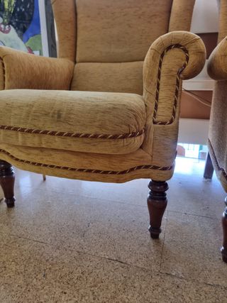 Sillones orejeros Vintage tela y madera