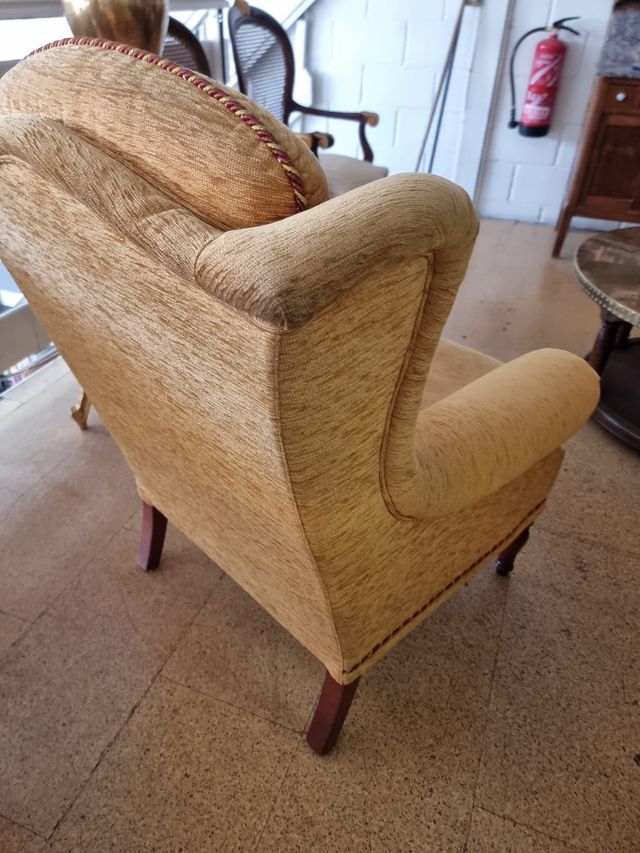 Sillones orejeros Vintage tela y madera