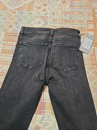 Pantalón pitillo tejano negro