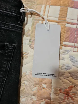 Pantalón pitillo tejano negro