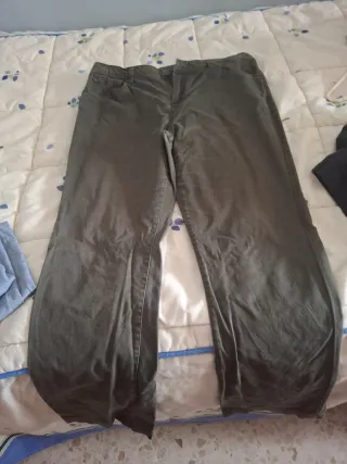 Pantalones verdes de señora