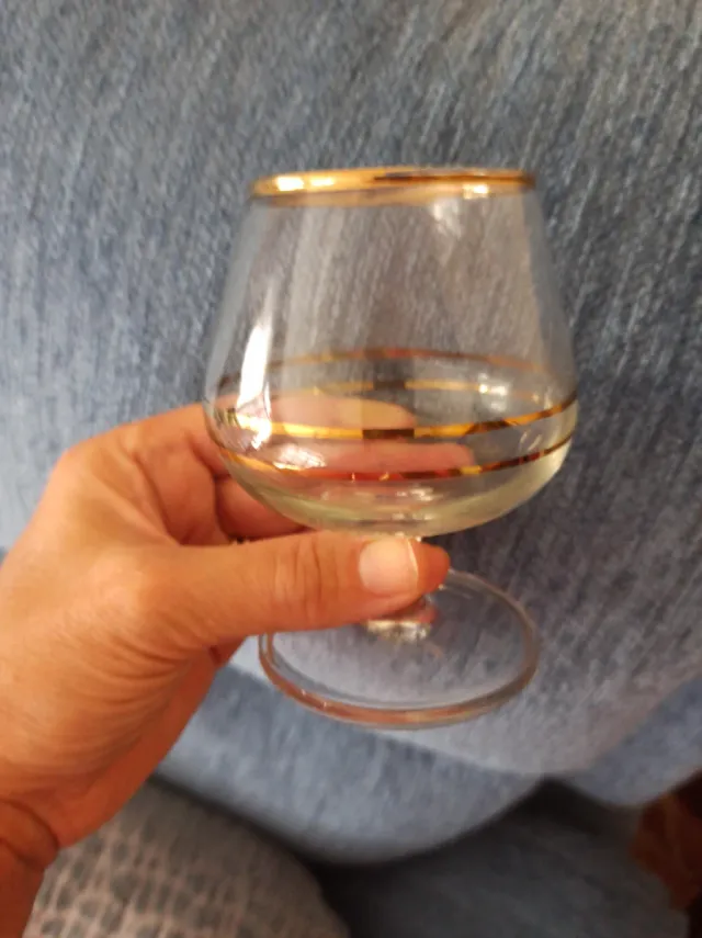 6 Copas de licor,  de cristal con filo de oro