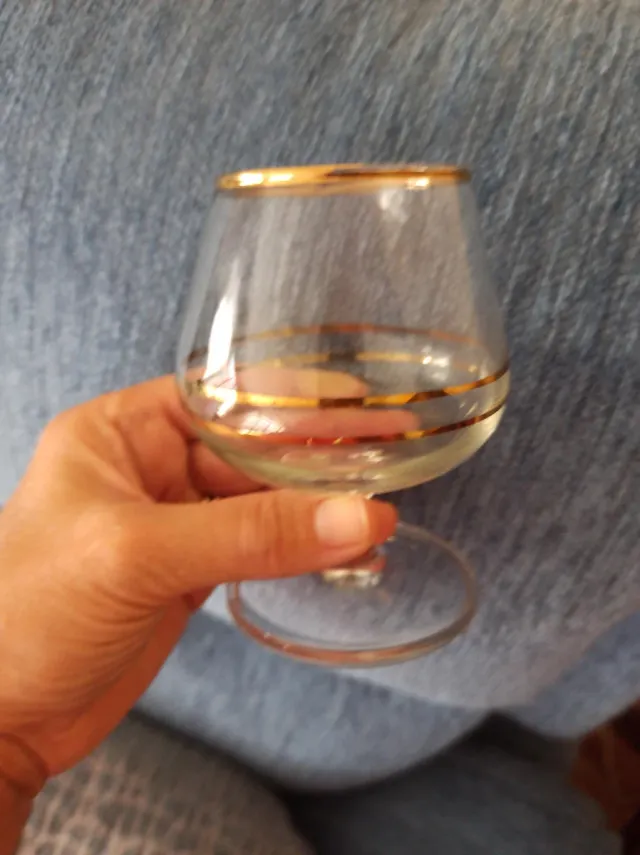 6 Copas de licor,  de cristal con filo de oro