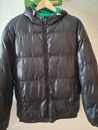 Plumón hombre negro y verde,marca blanco