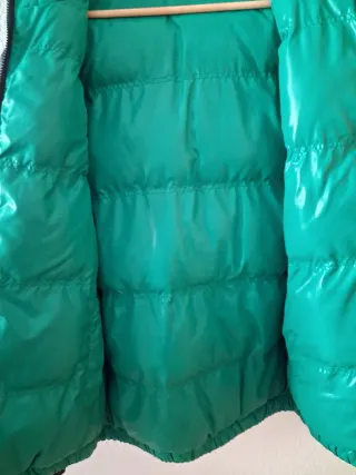 Plumón hombre negro y verde,marca blanco