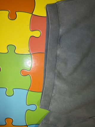 Sudadera gris con capucha