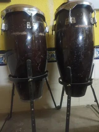 2 Congas Negras con Soportes