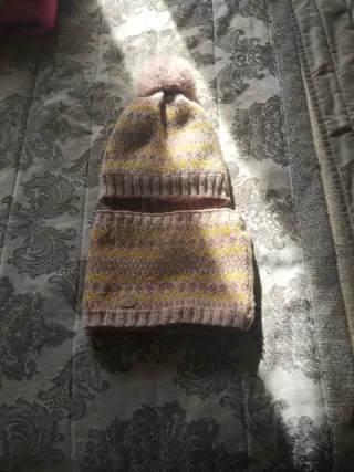 Gorro y puf infantil