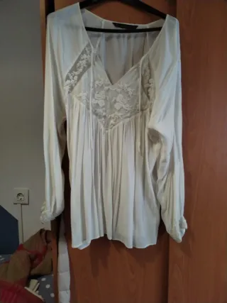 Blusa blanca con encaje