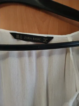 Blusa blanca con encaje