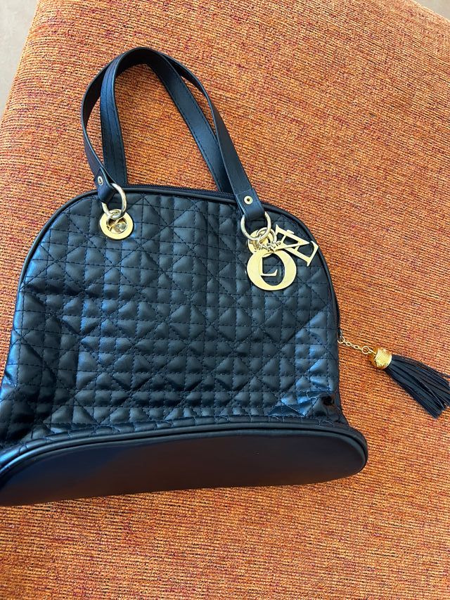 Bolso Negro y Dorado