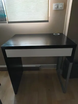 Escritorio MICKE marrón 73x50 cm