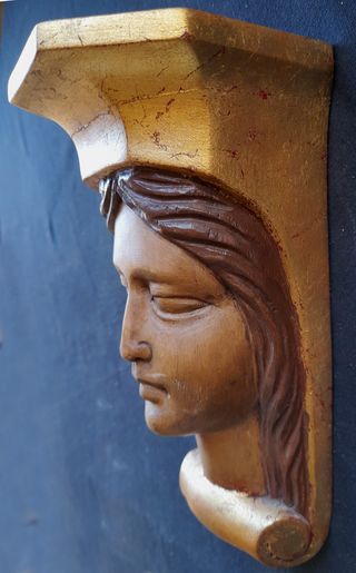 Ménsulas de Madera con Rostros de Vestales (1970)