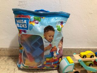Pack Juguetes Mega Bloks, camión de madera y mas.