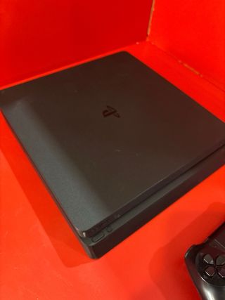 PS4 Slim 1TB con mando original