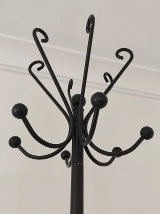 Elegante perchero de forja