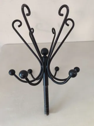 Elegante perchero de forja