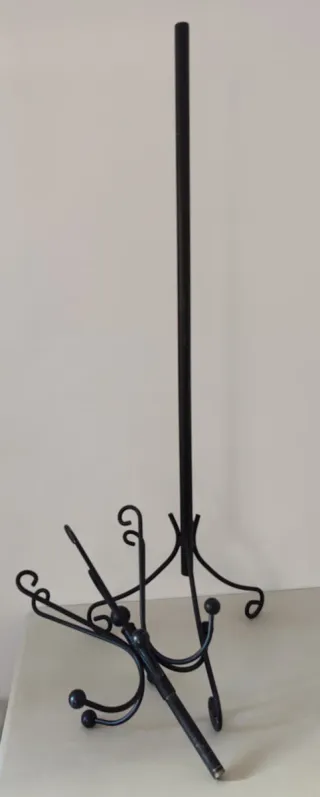 Elegante perchero de forja