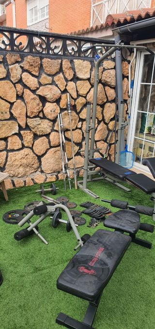 Máquina Multifuncional de Pesas y Banco barras