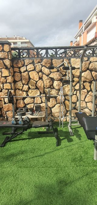 Máquina Multifuncional de Pesas y Banco barras