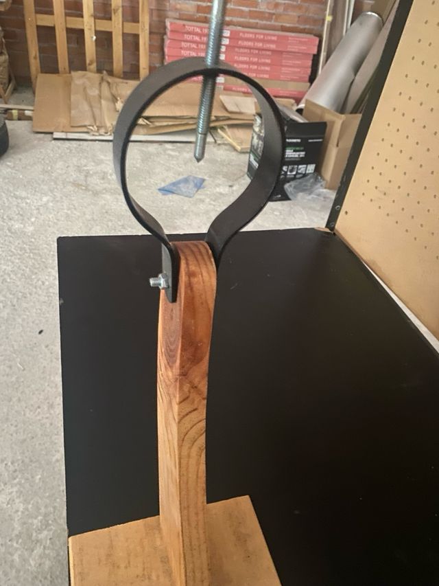 Jamonero de madera y metal