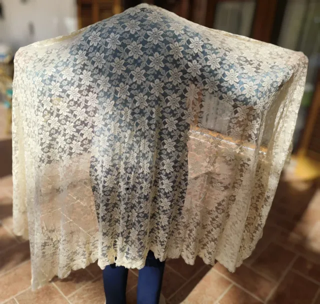 Mantilla Fallera Beige Encaje Floral