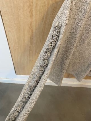 Jersey Zara gris con volantes