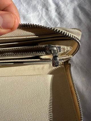 Cartera Louis Vuitton Beige
