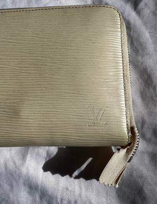Cartera Louis Vuitton Beige