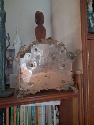 Escribanía antigua de bronce con figura de jinete