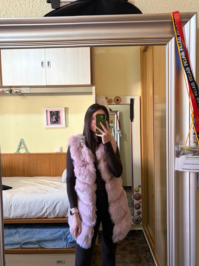 Chaleco de pelo rosa