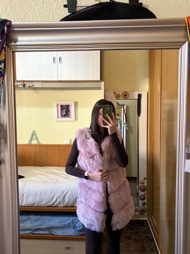 Chaleco de pelo rosa