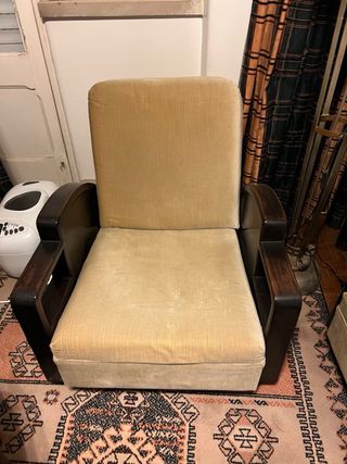 Sofá vintage único em tecido e madeira