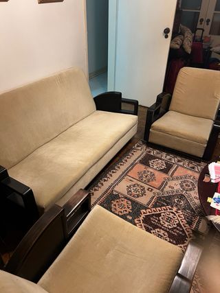 Sofá vintage único em tecido e madeira