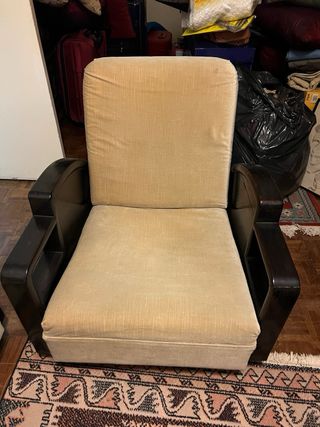 Sofá vintage único em tecido e madeira