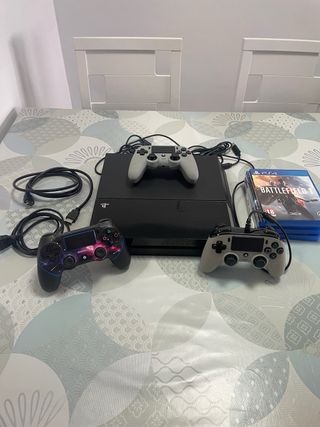 PS4 500GB Negra + 3 Mandos + 4 Juegos