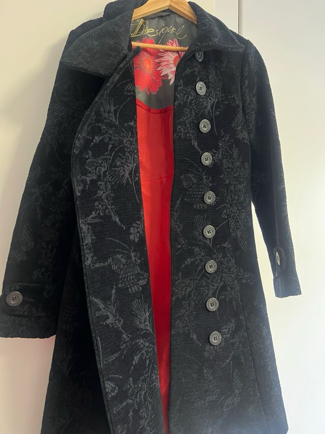 Abrigo de mujer color negro