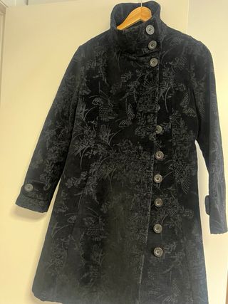 Abrigo de mujer color negro