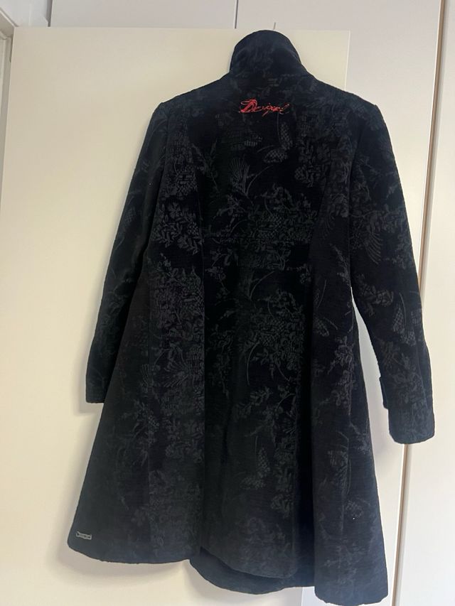 Abrigo de mujer color negro