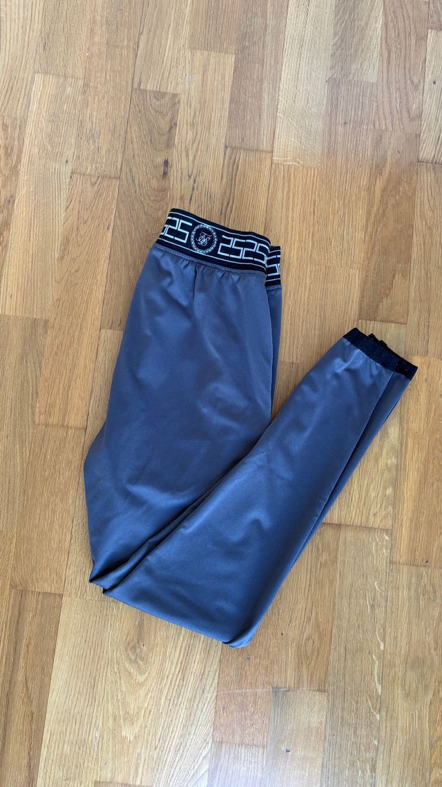 Pantalón chándal SikSilk gris