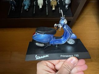 Colección de 18 Vespas a Escala 1:18