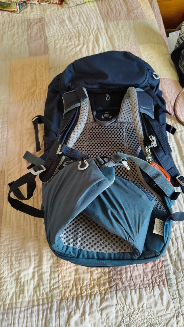 Pack acampada: mochila, esterilla y saco