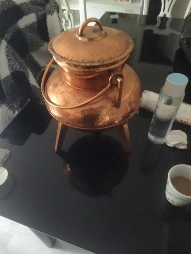 Olla de cobre antigua