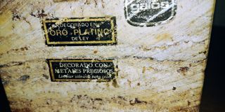 Figura Galos Porcelana y Oro