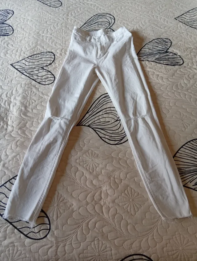 Pantalón blanco elástico con rotos