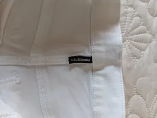 Pantalón blanco elástico con rotos