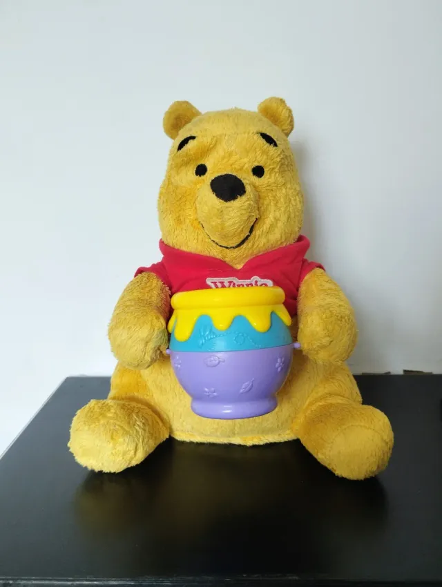 Peluche Winnie the Pooh con tarro miel