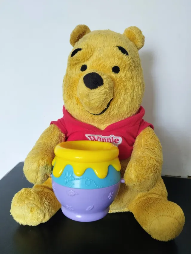 Peluche Winnie the Pooh con tarro miel