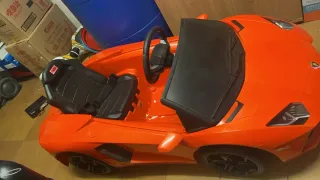 Coche eléctrico infantil rojo