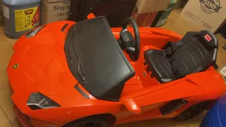 Coche eléctrico infantil rojo